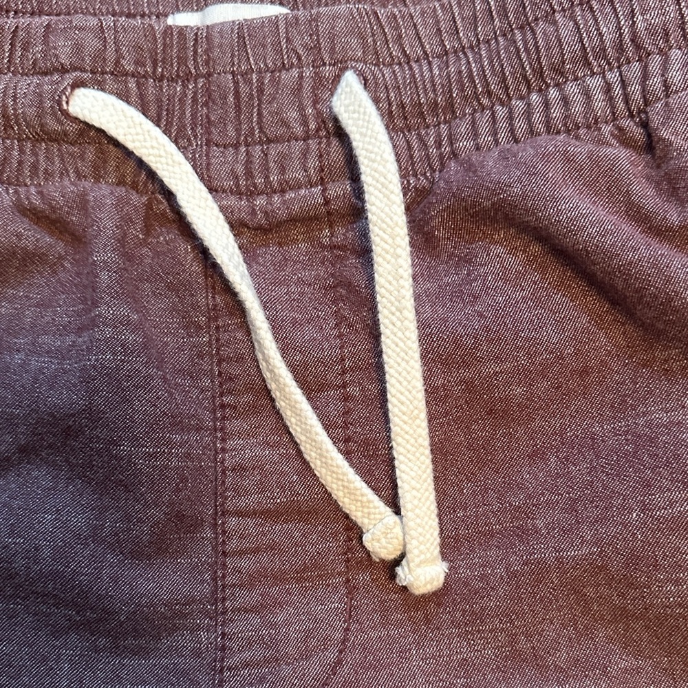 Old Navy Men's Athletic Shorts in Maroon - Picture 3 of 5